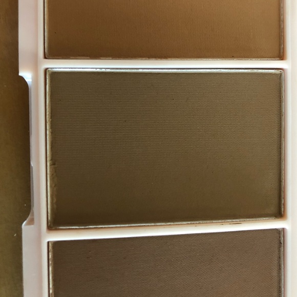 Basic Beauty Bronzy AF Bronzer Palette - Picture 2 of 4